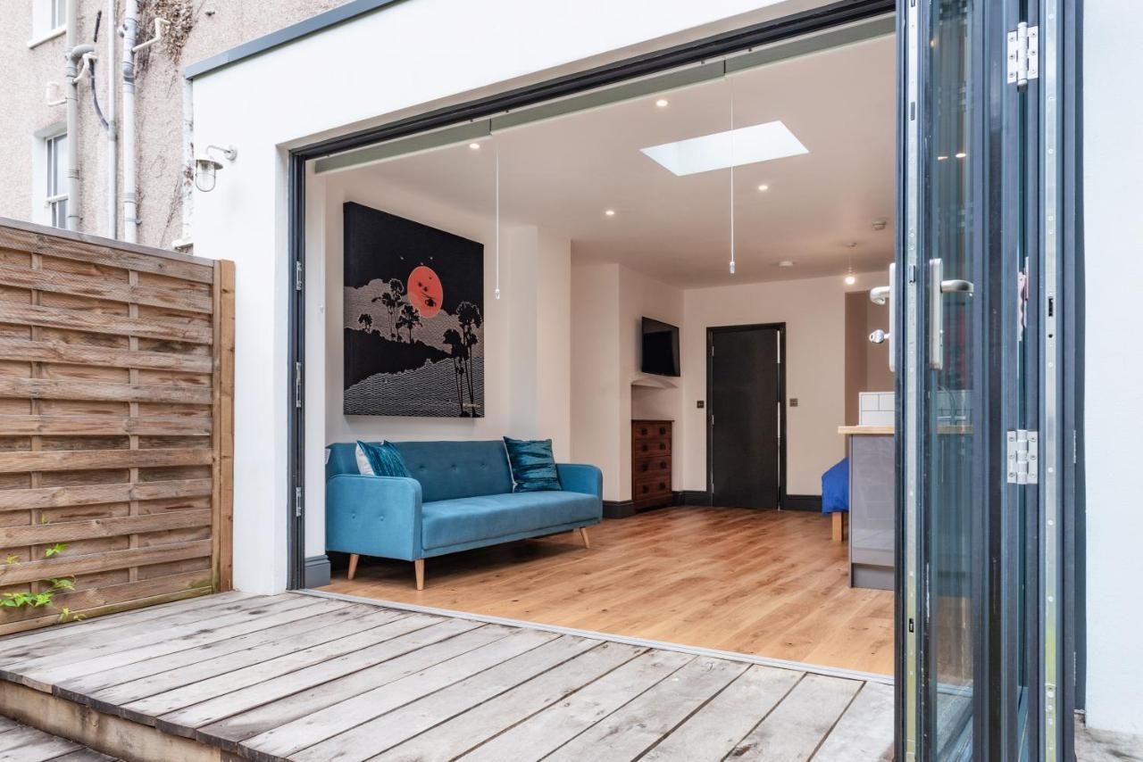 Gasthof 144 Lower Cheltenham Place